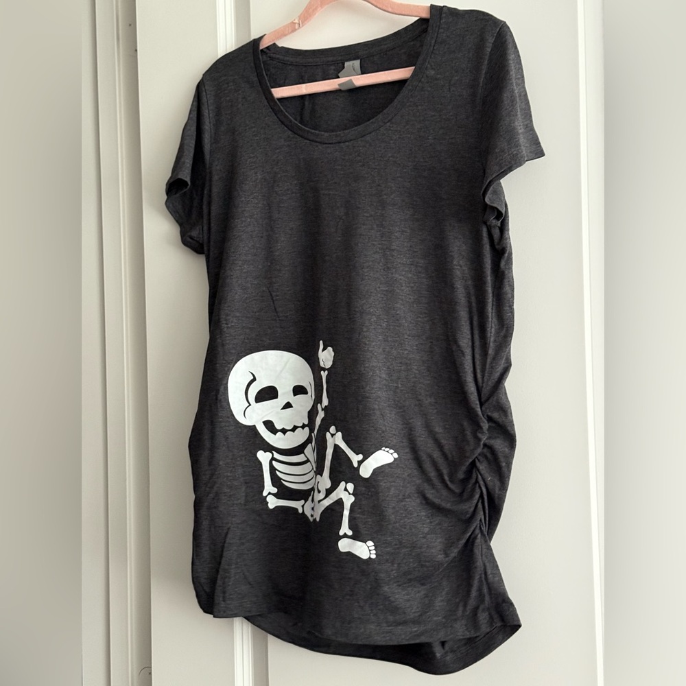 Bloom Maternity HALLOWEEN Large Skeleton Baby Pregnancy Graphic Tee - Gray